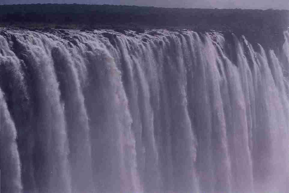 A leur hauteur maximale les chutes atteignent plus de 100 m�tres.